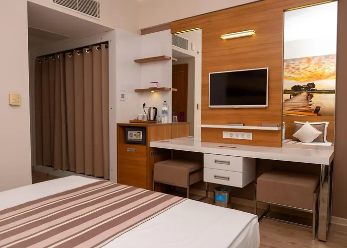 מלון Village Tuerkiye 4*